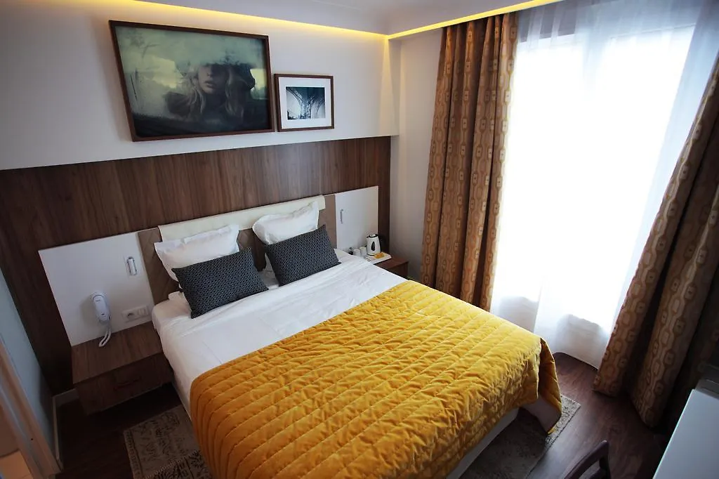 Eiffel Turenne Hotell 3*
